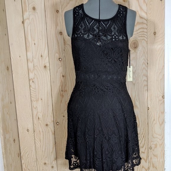 NWT Liberty Love Womens Black Lace Overlay Sleeveless Mini Dress M